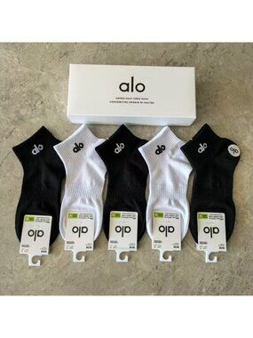 A45- ALO Yoga Men's Black & White Basic Ankle Socks 5-Pair Box Set - NWT